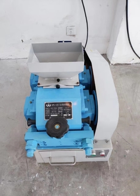 Máy nghiền con lăn đôi nhỏ 1500kg / H Sử dụng năng lượng cao