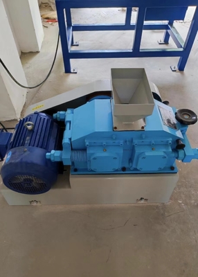 Máy nghiền con lăn đôi nhỏ 1500kg / H Sử dụng năng lượng cao