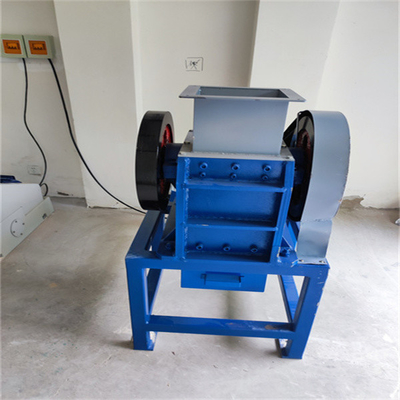 300kg / H Tiêu thụ thấp Máy nghiền hàm trong phòng thí nghiệm Hệ thống treo âm nhỏ gọn