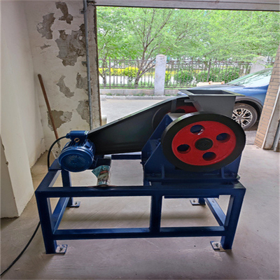 Tiêu thụ thấp Máy nghiền hàm phòng thí nghiệm 300kg / H Hệ thống treo âm nhỏ gọn